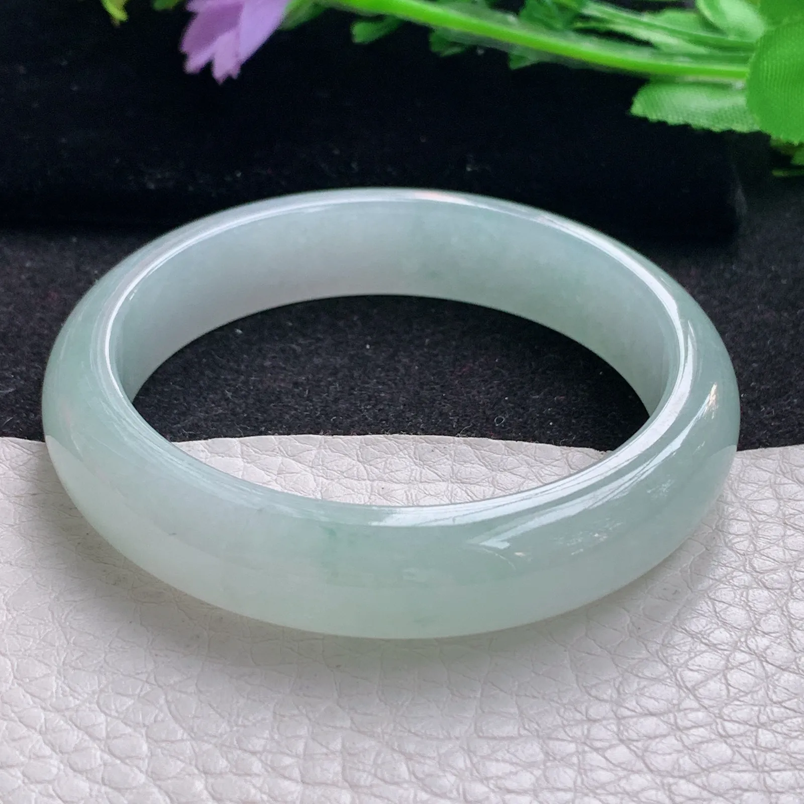 r自然光53*12.5*8平安镯 缅甸翡翠a货玉手镯冰胶浅绿宽边玉手环