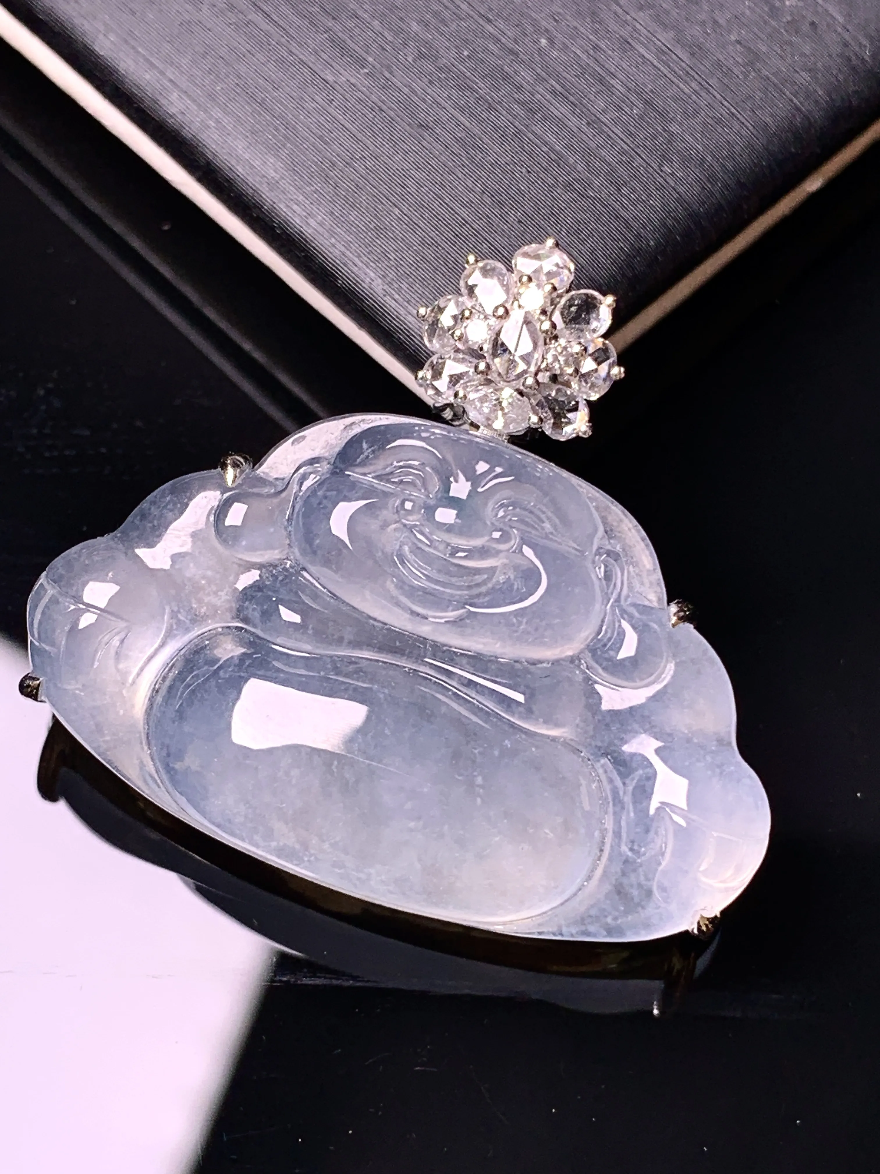 18k金钻镶嵌冰种佛公吊坠 玉质细腻 色泽艳丽清新 整体尺寸28.3*32.2*6.8