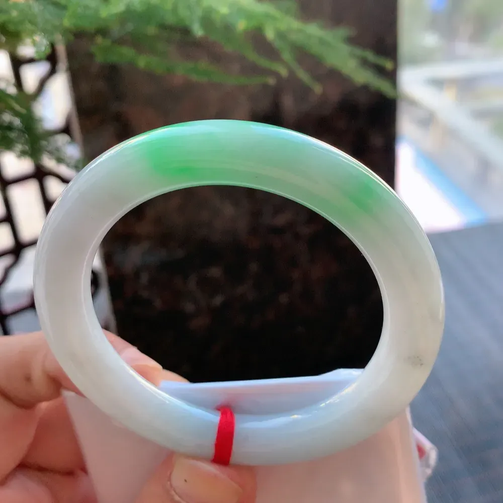 圆条冰糯阳绿 无瑕 尺寸:54.2/9.5/10.1 色好🥰🥰