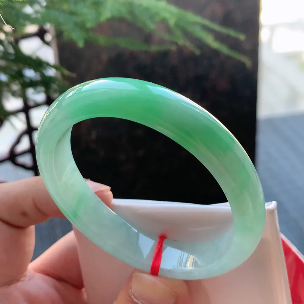 贵妃冰糯阳绿 无瑕 尺寸:55.4/12.1/7.2 色好