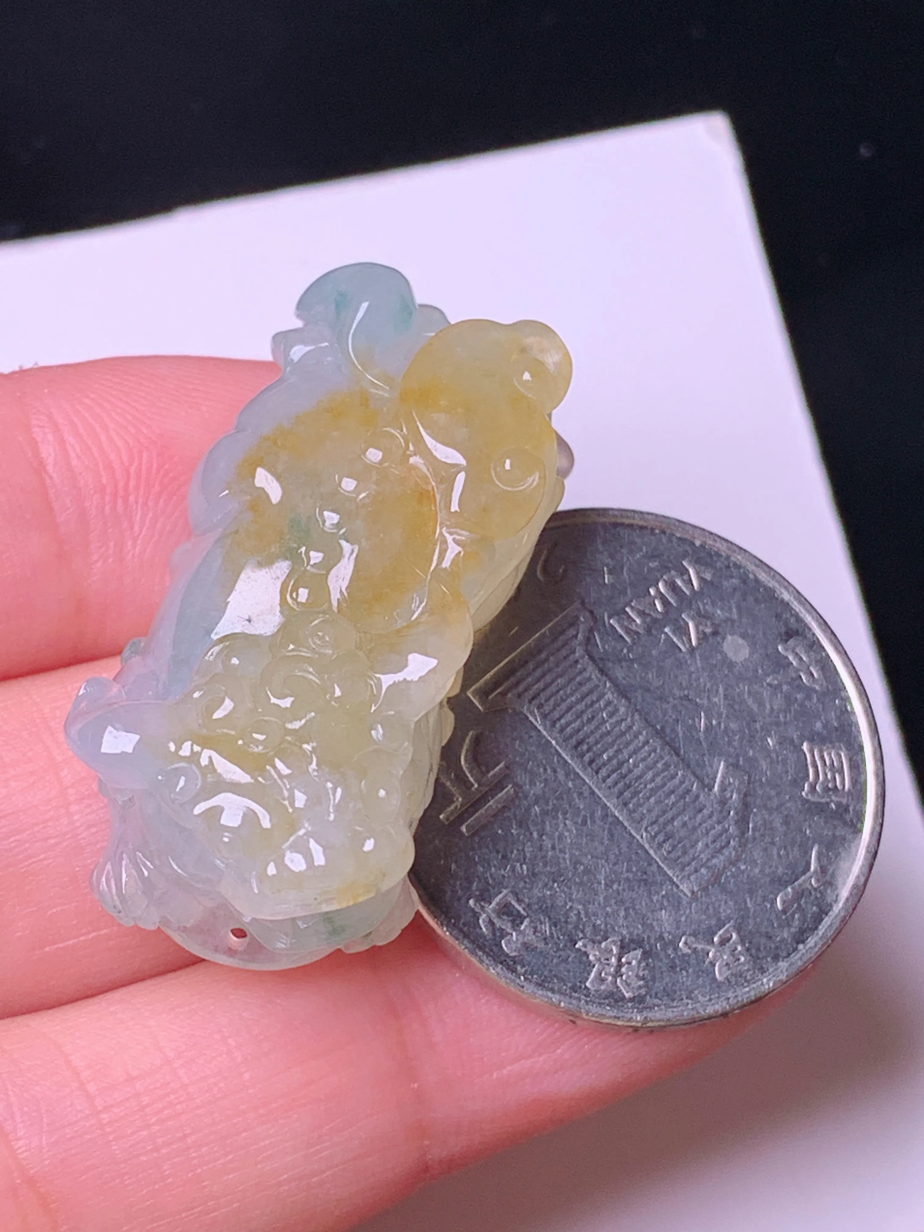 飘黄翡貔貅吊坠 玉质细腻 色泽艳丽清新 整体尺寸33*15.7*11.2