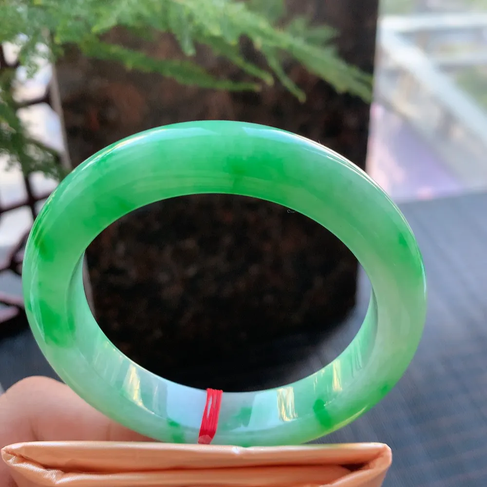 正圈冰糯阳绿 无瑕 尺寸:56.4/12.3/9.5 色好