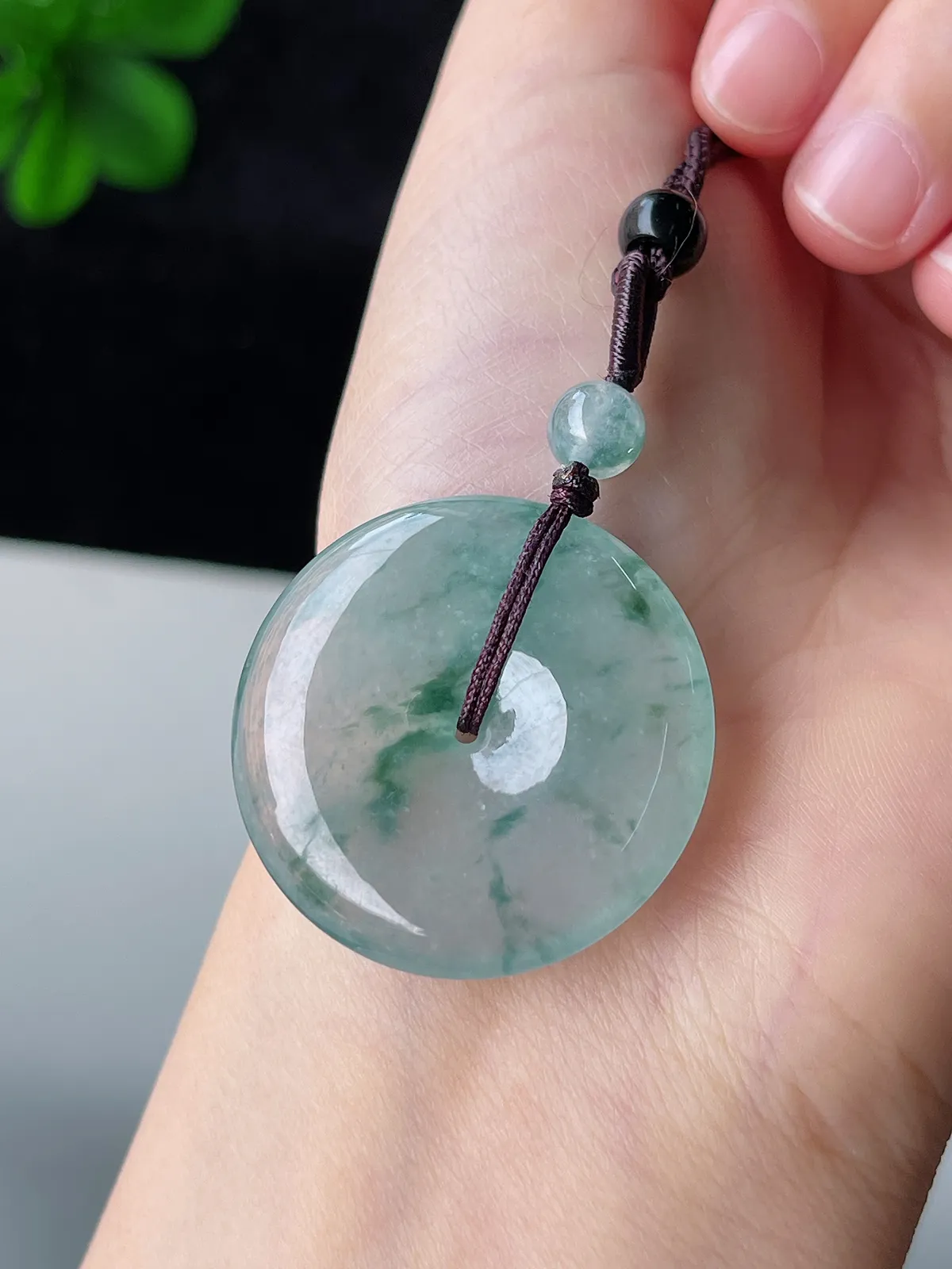 翡翠冰糯种飘绿平安扣