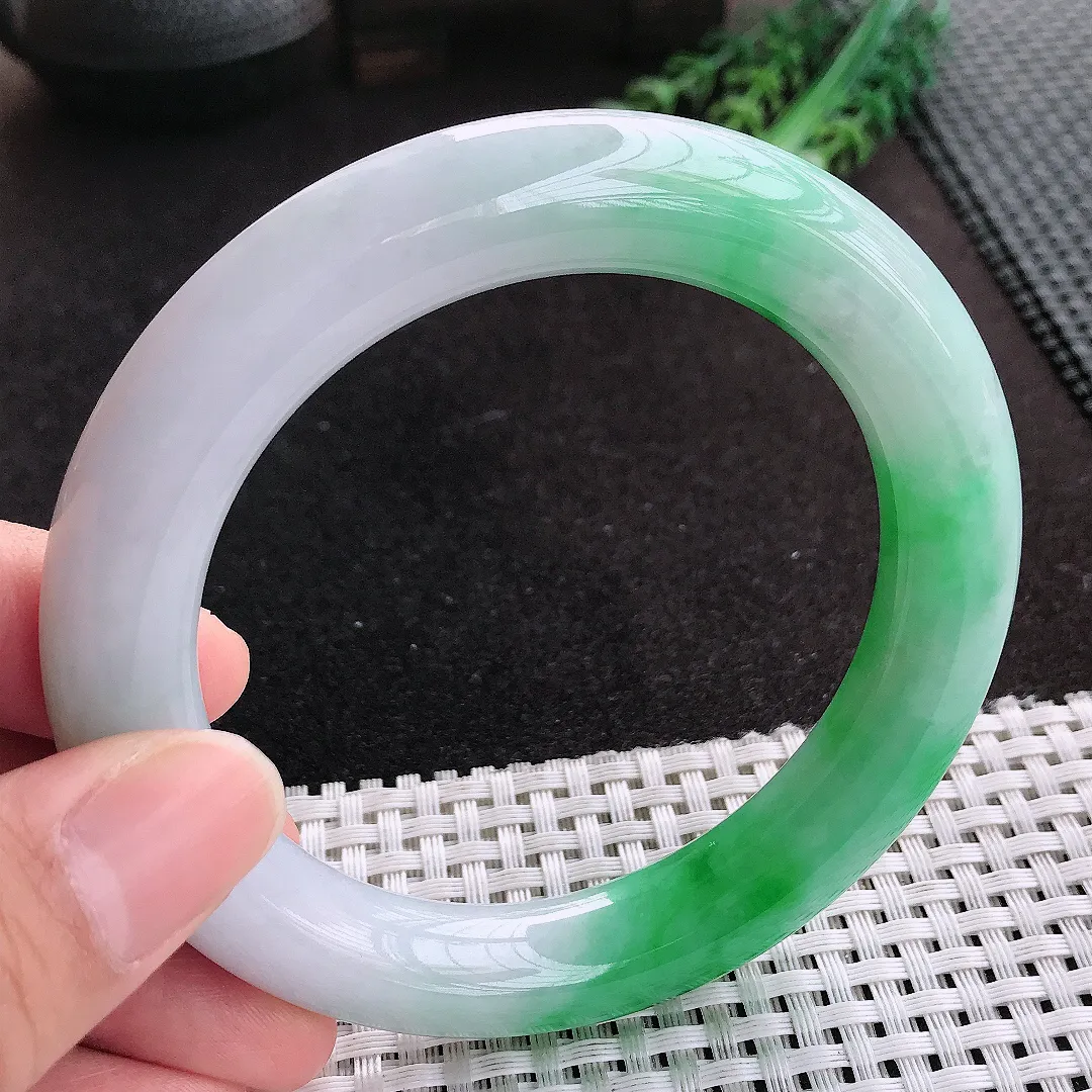 天然A货翡翠61/12.2老坑精美温润大圈口飘阳绿圆条手镯玉手镯