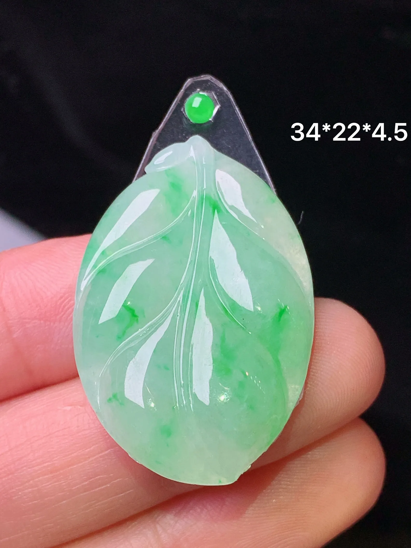 镶嵌款 飘绿树叶吊坠 玉质细腻 色泽艳丽清新 整体尺寸34*22*4.5