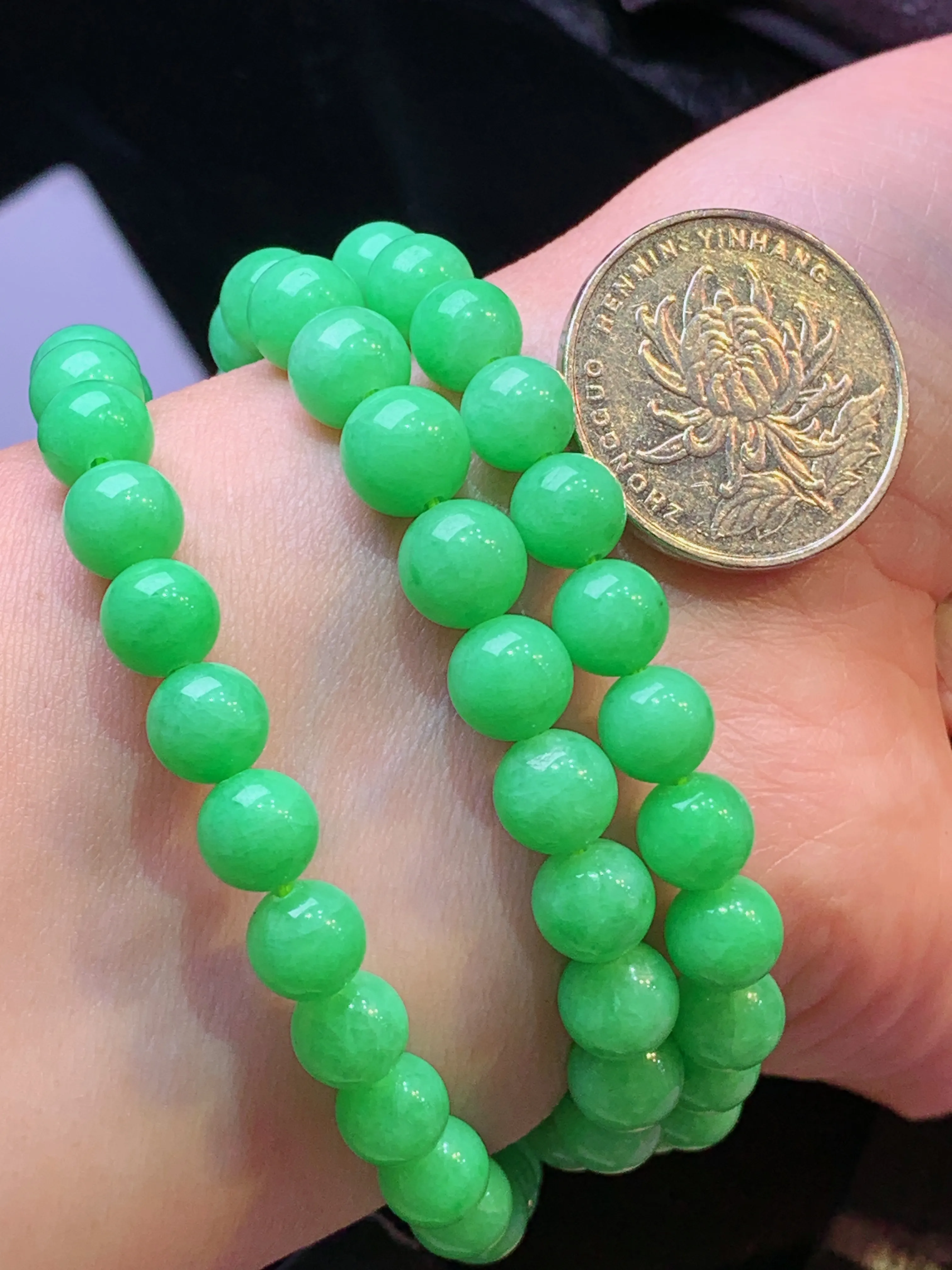 果绿圆珠项链 玉质细腻 色泽艳丽清新 整体尺寸7.8