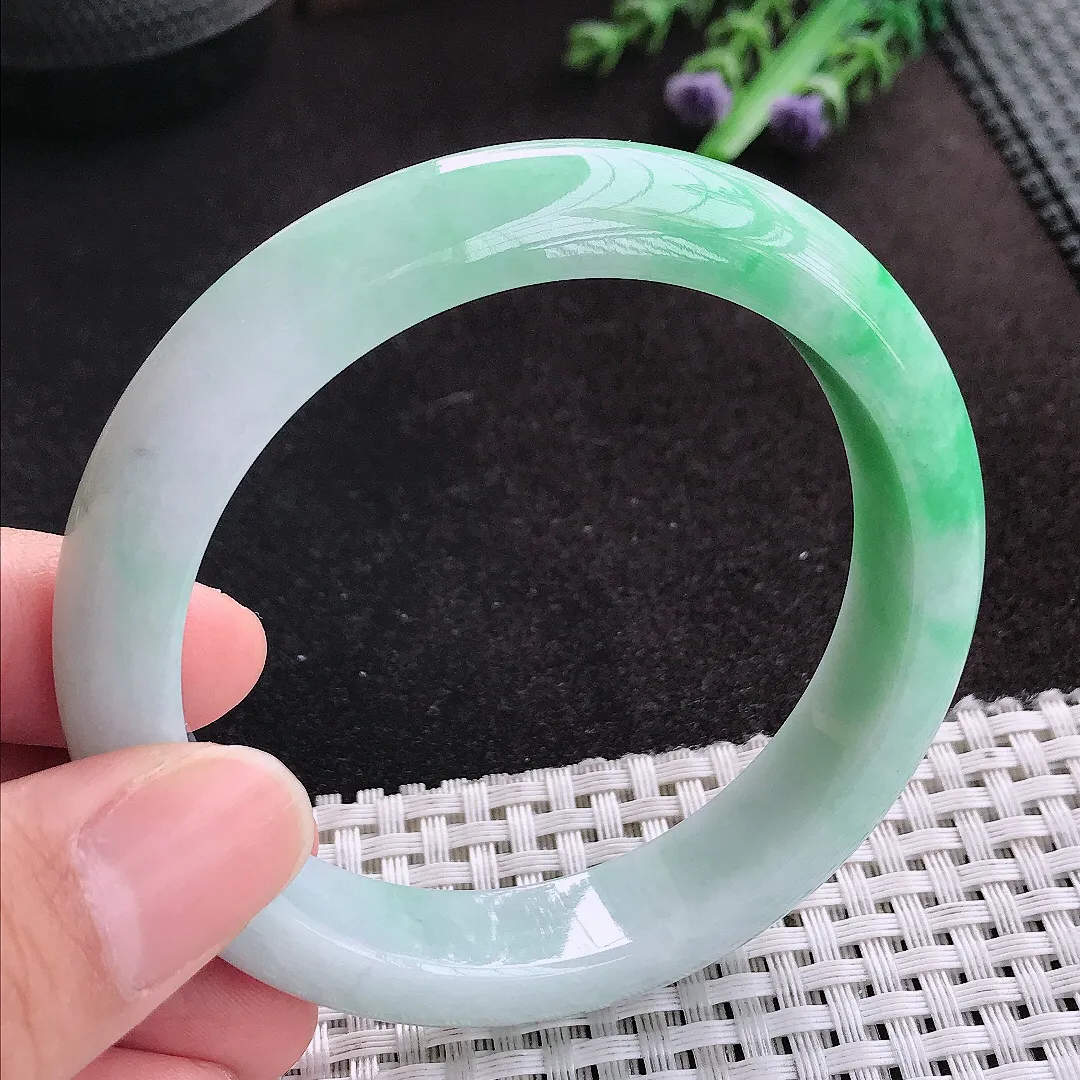 天然A货翡翠58/12.5/8.6老坑精美温润飘绿手镯宽边玉手镯