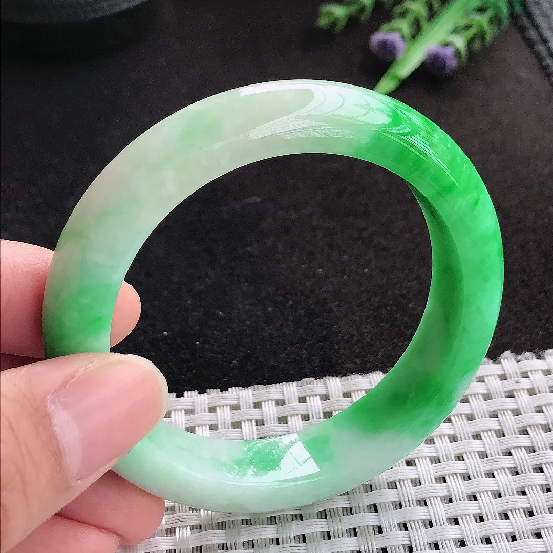 天然A货翡翠53.5/12.8/8.8老坑精美辣阳绿手镯宽边玉手镯