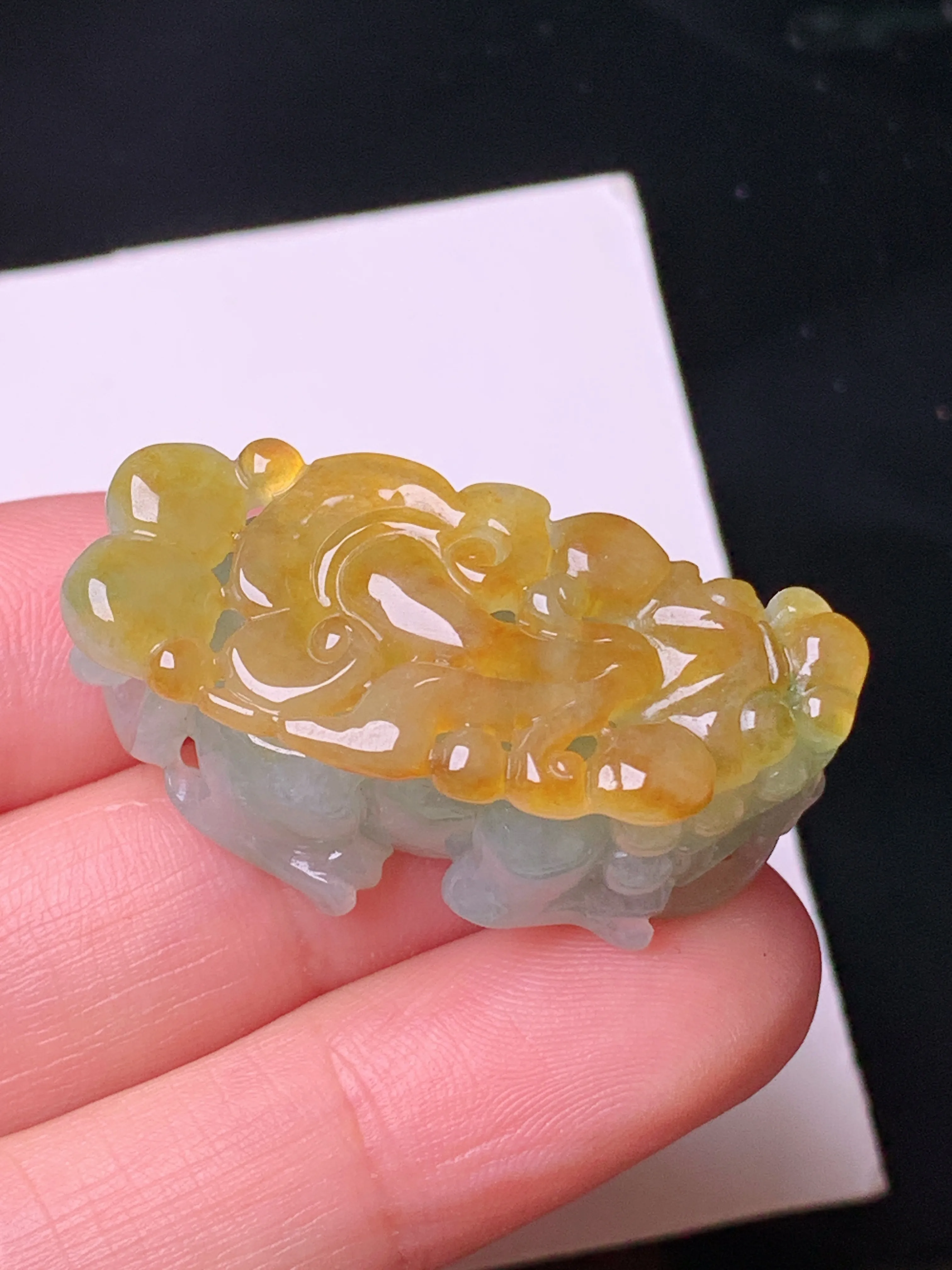 黄翡貔貅吊坠 玉质细腻 色泽艳丽 整体尺寸35.5*15.3*15