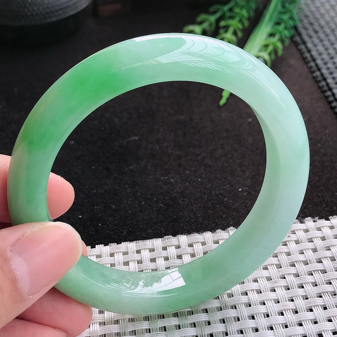 天然A货翡翠59/11.6/9.6老坑冰润起胶飘绿手镯宽边玉手镯