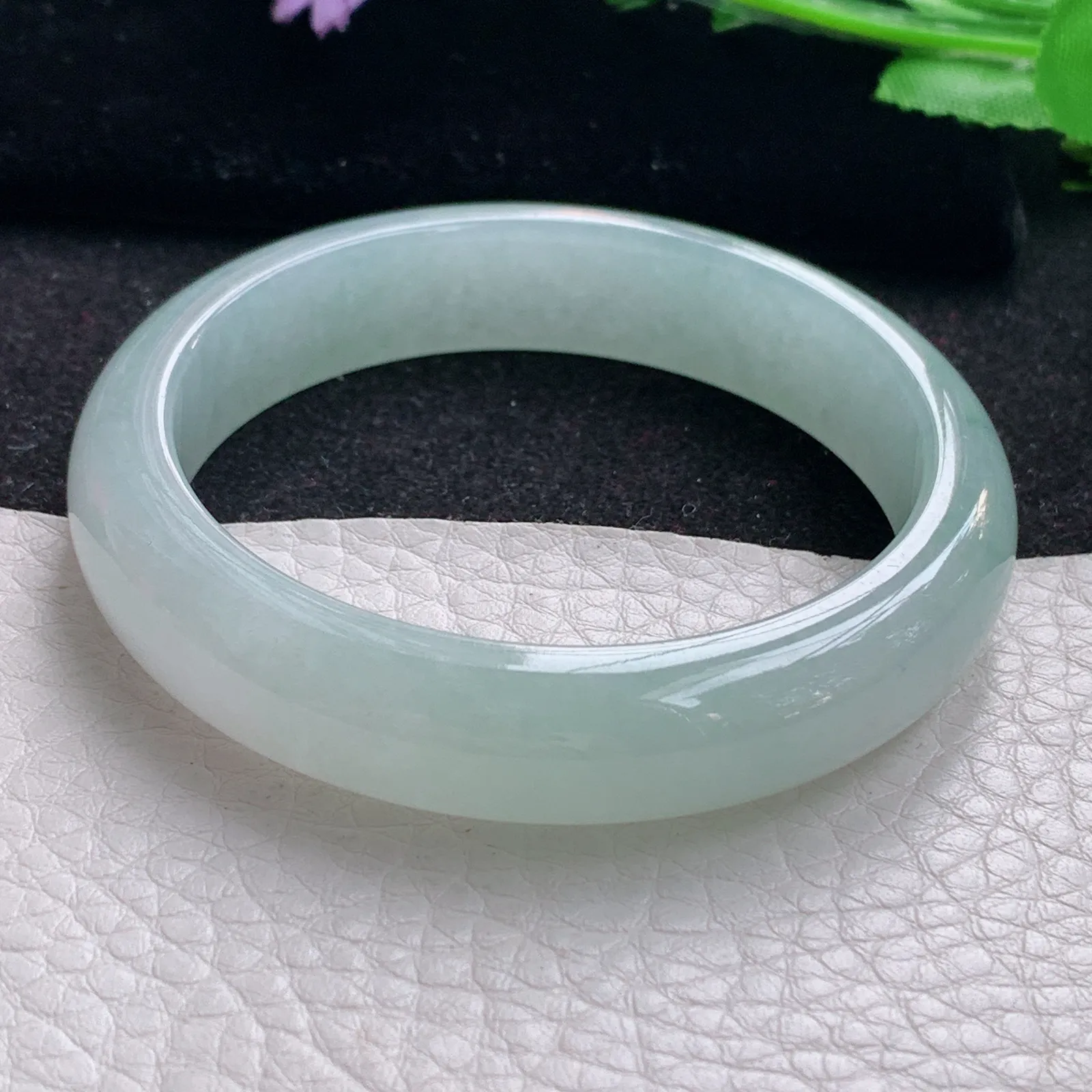 r自然光53*12.5*8平安镯 缅甸翡翠a货玉手镯冰胶浅绿宽边玉手环