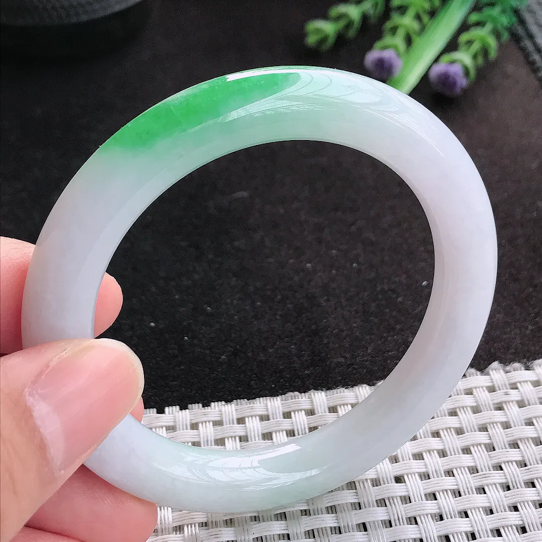 天然A货翡翠53.5/9.7老坑精美飘阳绿圆条手镯玉手镯