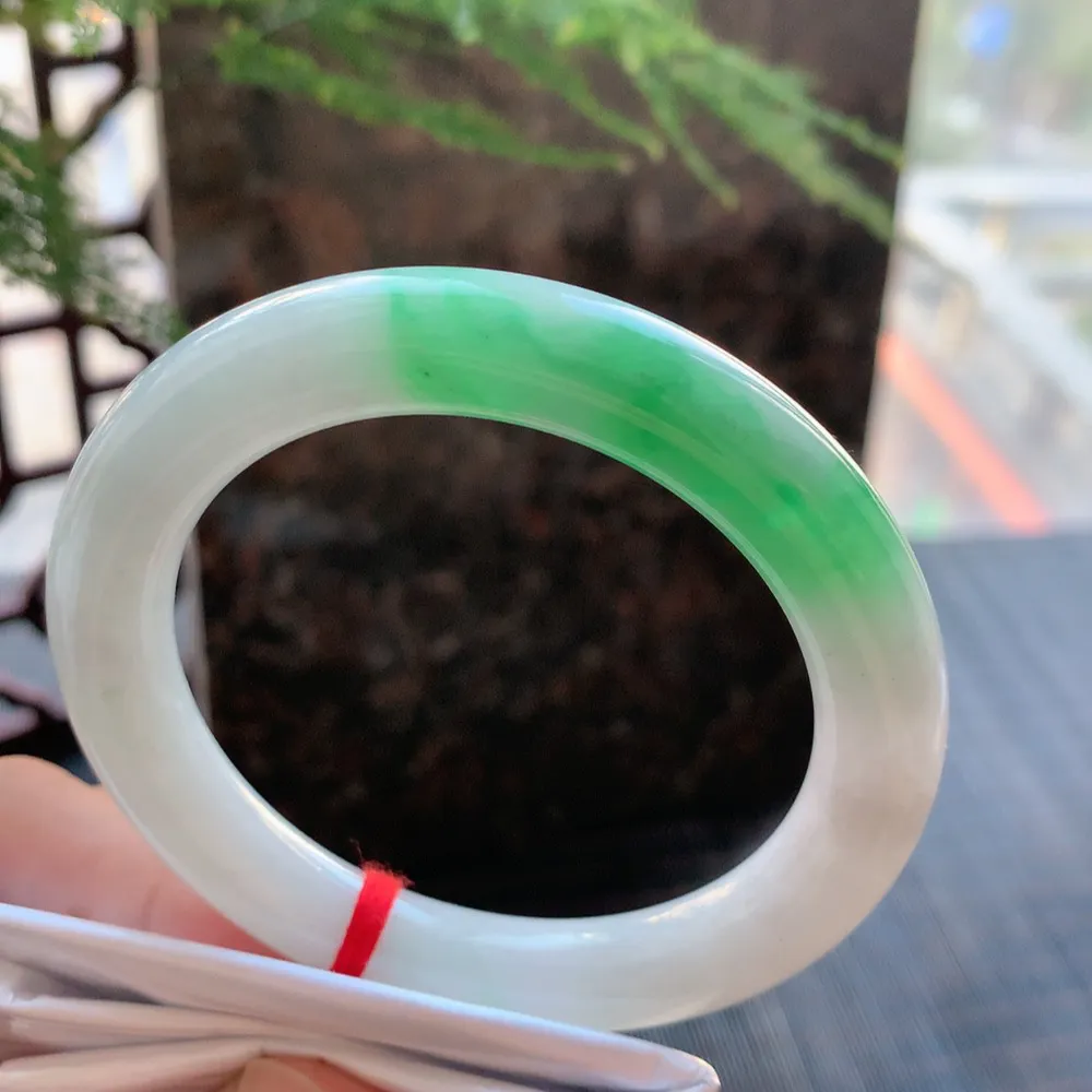 圆条冰糯阳绿 无瑕 尺寸:54.2/9.5/10.1 色好🥰🥰