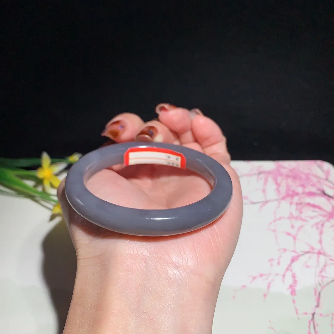 和田玉53圈口紫罗兰色手镯！玉质细腻油润 底色纯净 无裂无黑 脂粉好，品质好！