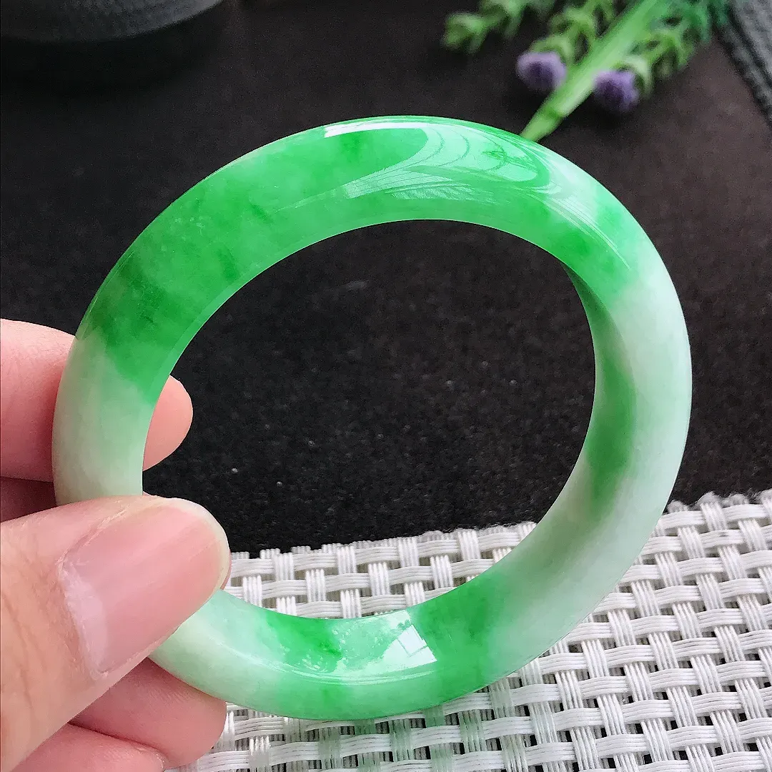 天然A货翡翠53.5/12.8/8.8老坑精美辣阳绿手镯宽边玉手镯