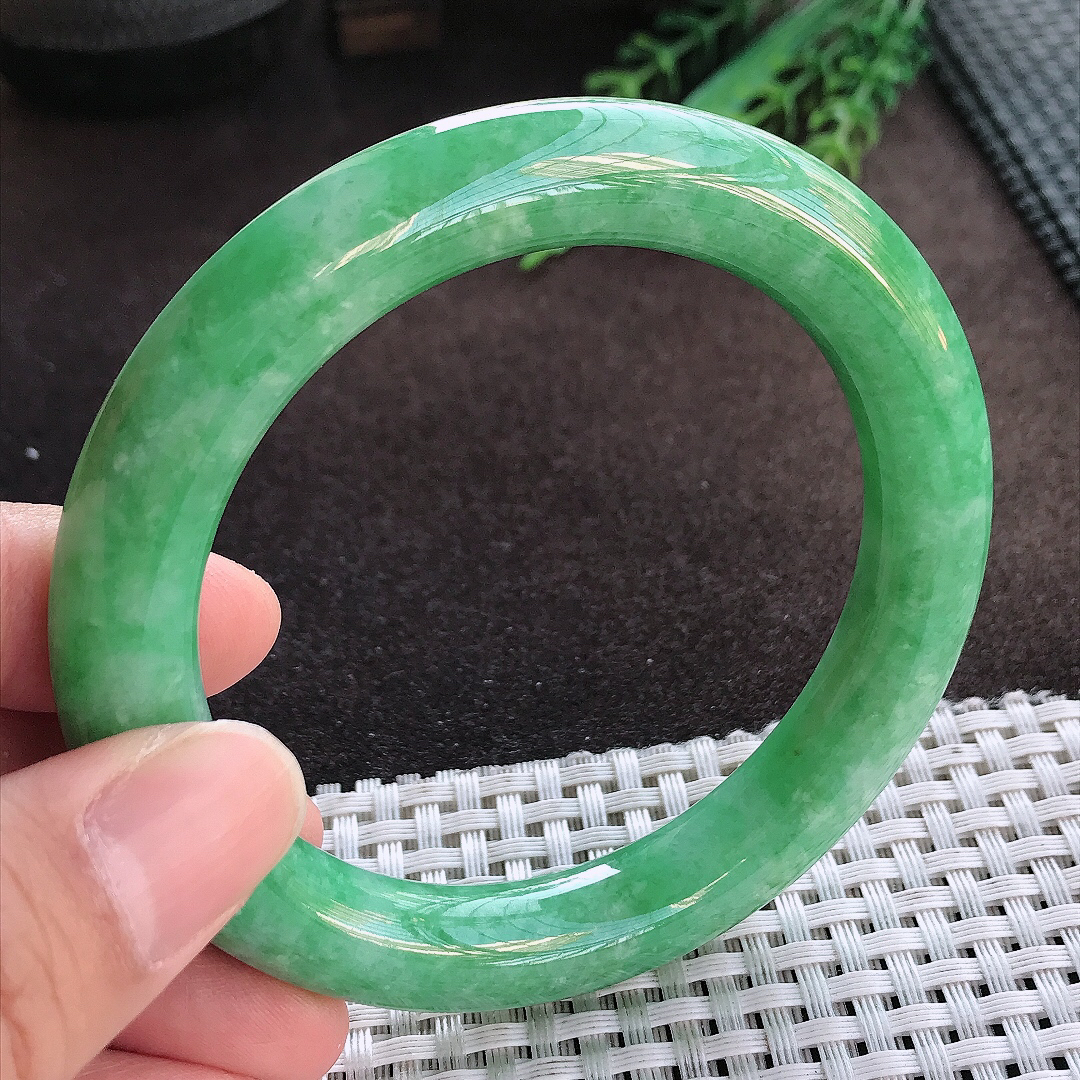 天然A货翡翠58.8/10.6/10.8老坑精美满绿阳绿圆条手镯玉手镯