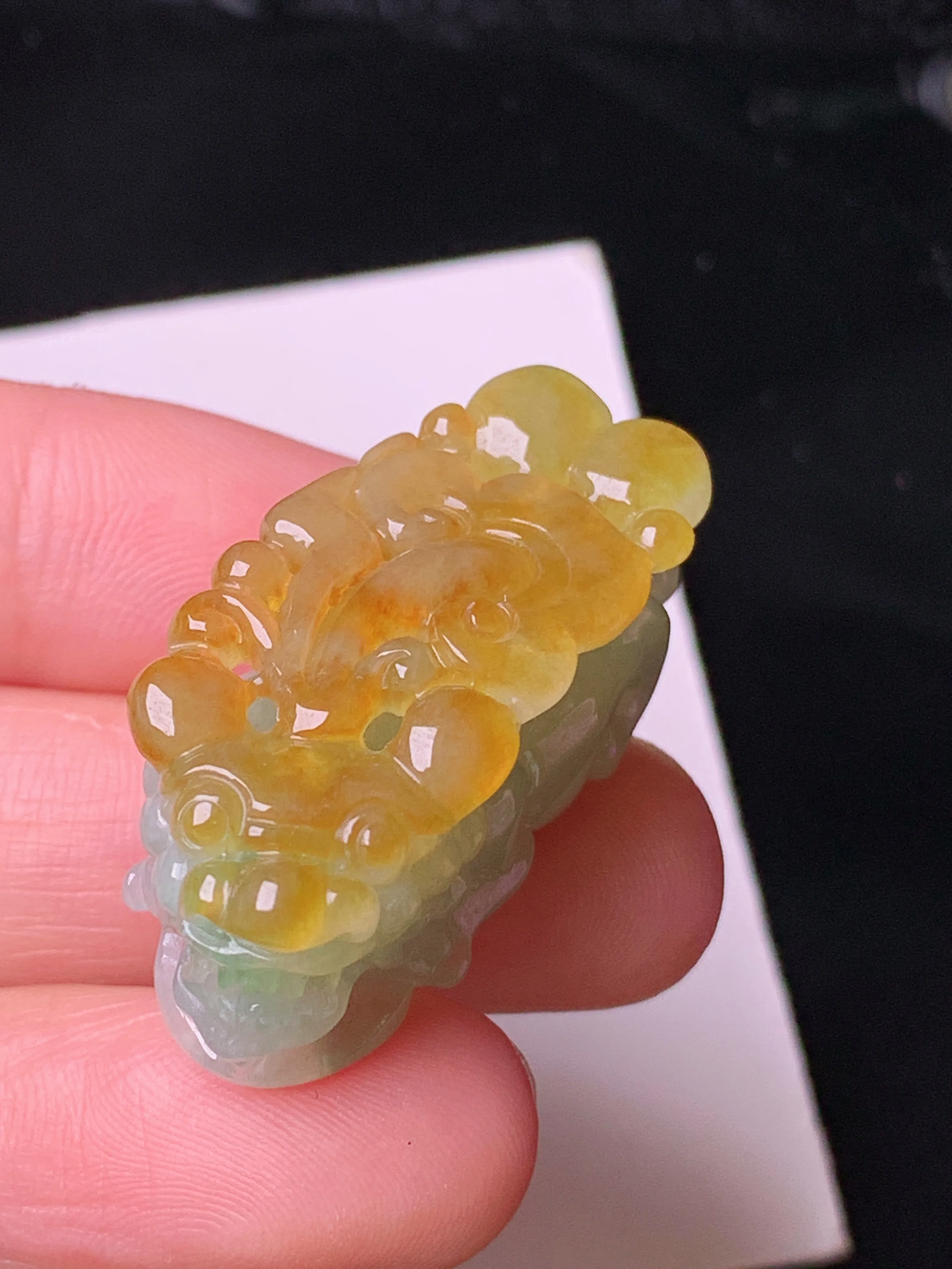 黄翡貔貅吊坠 玉质细腻 色泽艳丽 整体尺寸35.5*15.3*15