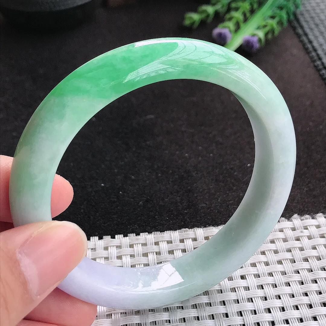 天然A货翡翠60/12.5/8.8老坑精美温润飘绿手镯宽边玉手镯