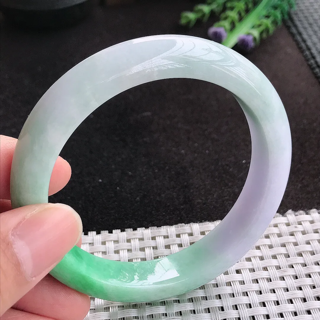 天然A货翡翠60/12.5/8.8老坑精美温润飘绿手镯宽边玉手镯