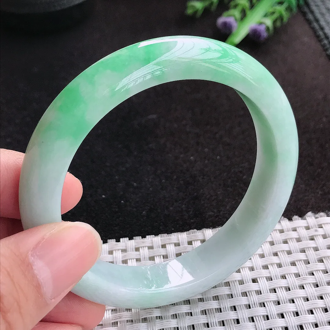 天然A货翡翠58/12.5/8.6老坑精美温润飘绿手镯宽边玉手镯