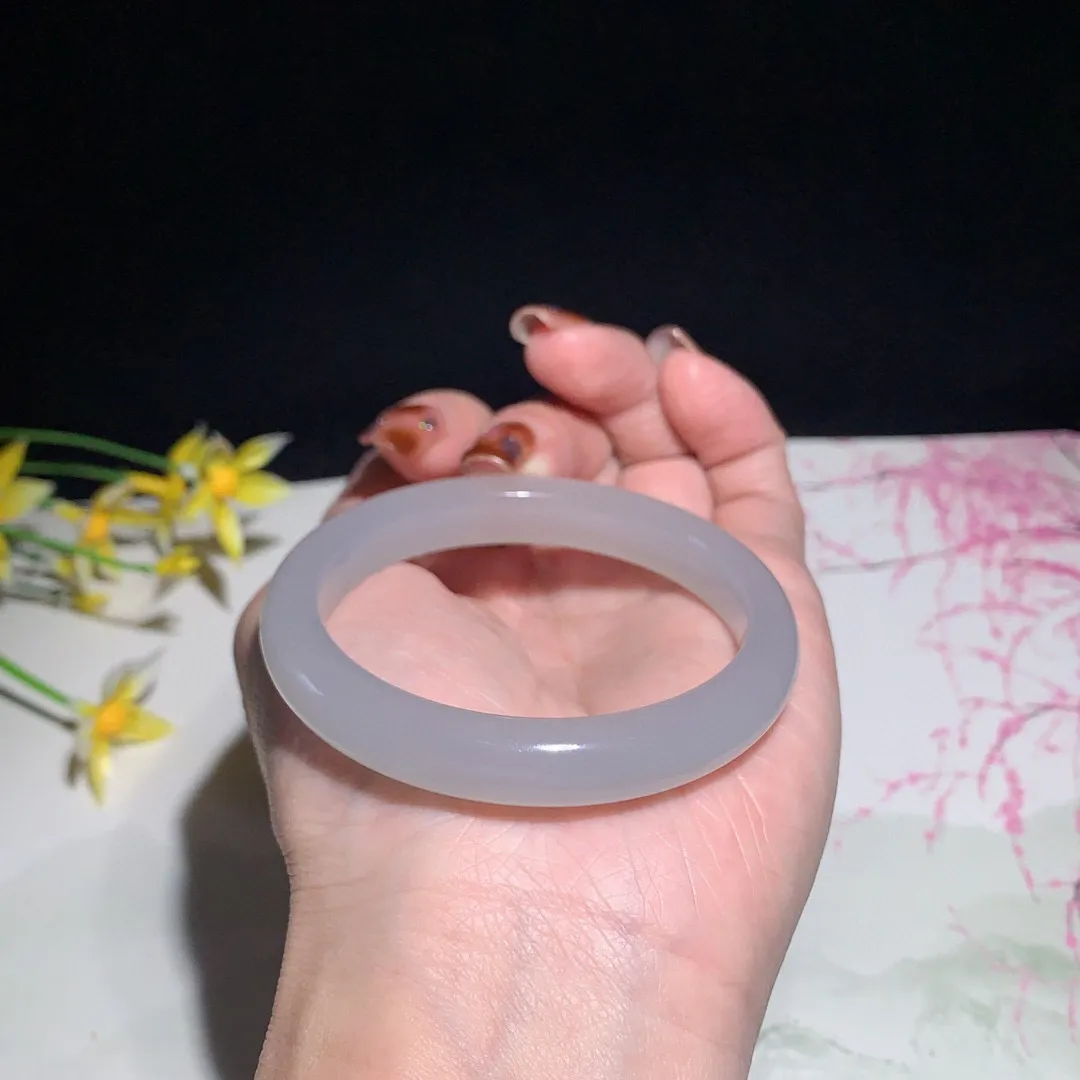 和田玉51.5圈口紫罗兰色手镯！冰底紫！玉质细腻油润 底色纯净 无裂无杂 脂粉好，品质好！