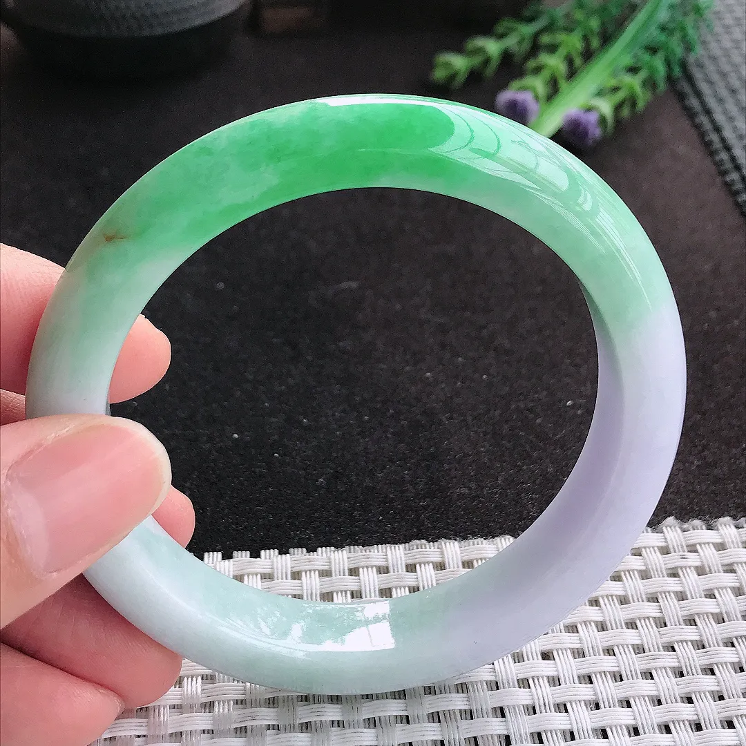 天然A货翡翠60/12.5/8.8老坑精美温润飘绿手镯宽边玉手镯