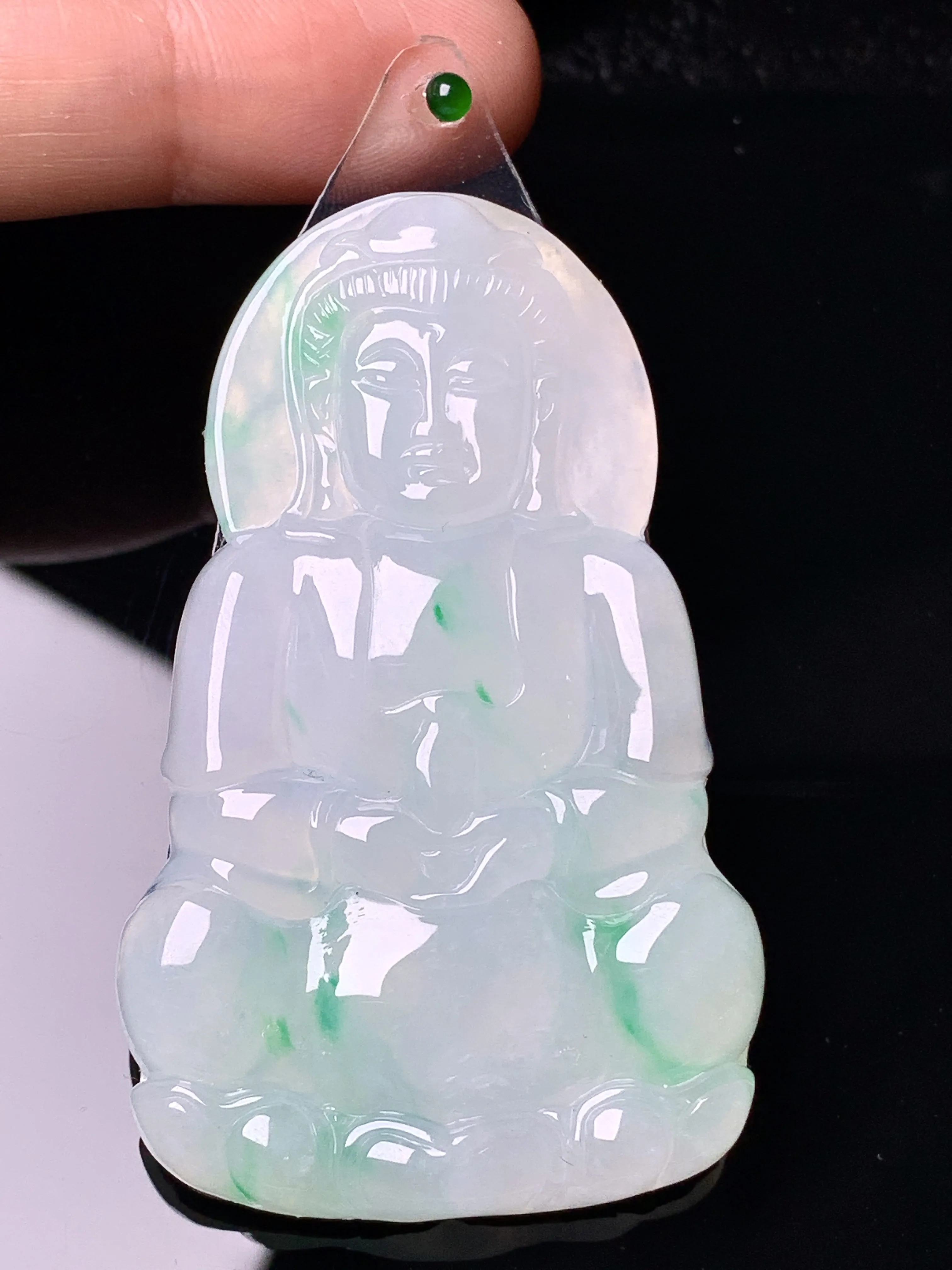 镶嵌款 飘绿观音吊坠 玉质细腻 色泽艳丽清新 整体尺寸67.8*35.5*5.3