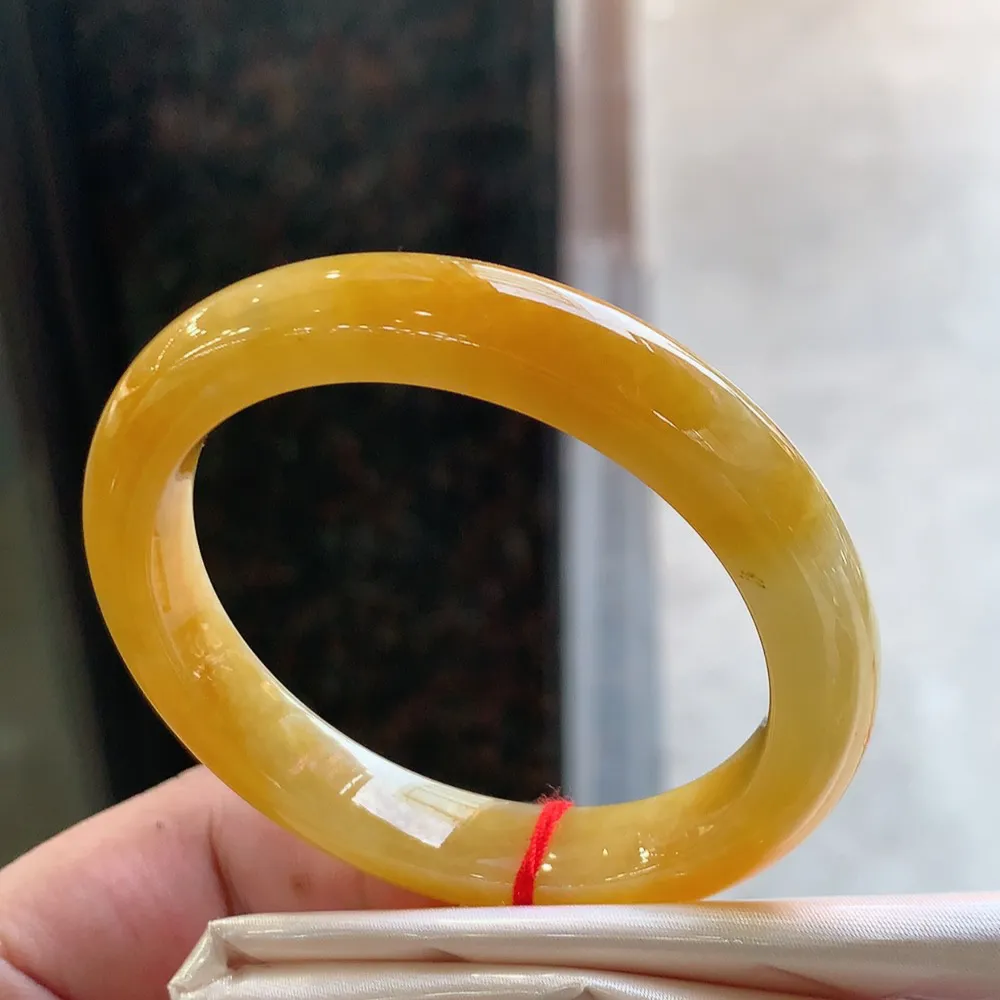 正圈满色黄翡 无瑕 尺寸:51.1/9.7/8.1 超值