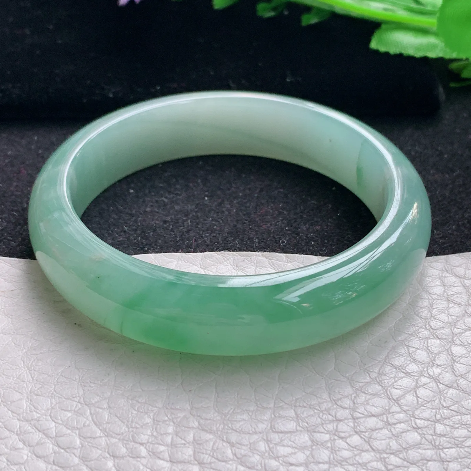 r自然光54*13*7.8平安镯 缅甸翡翠a货玉手镯冰绿宽边玉手环