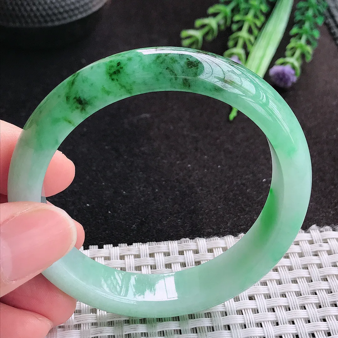 天然A货翡翠54.5/12.3/7.6老坑精美飘绿手镯宽边玉手镯