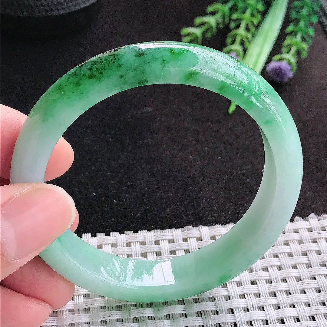 天然A货翡翠54.5/12.3/7.6老坑精美飘绿手镯宽边玉手镯