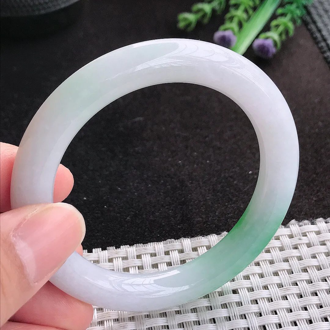 天然A货翡翠53.5/9.7老坑精美飘阳绿圆条手镯玉手镯