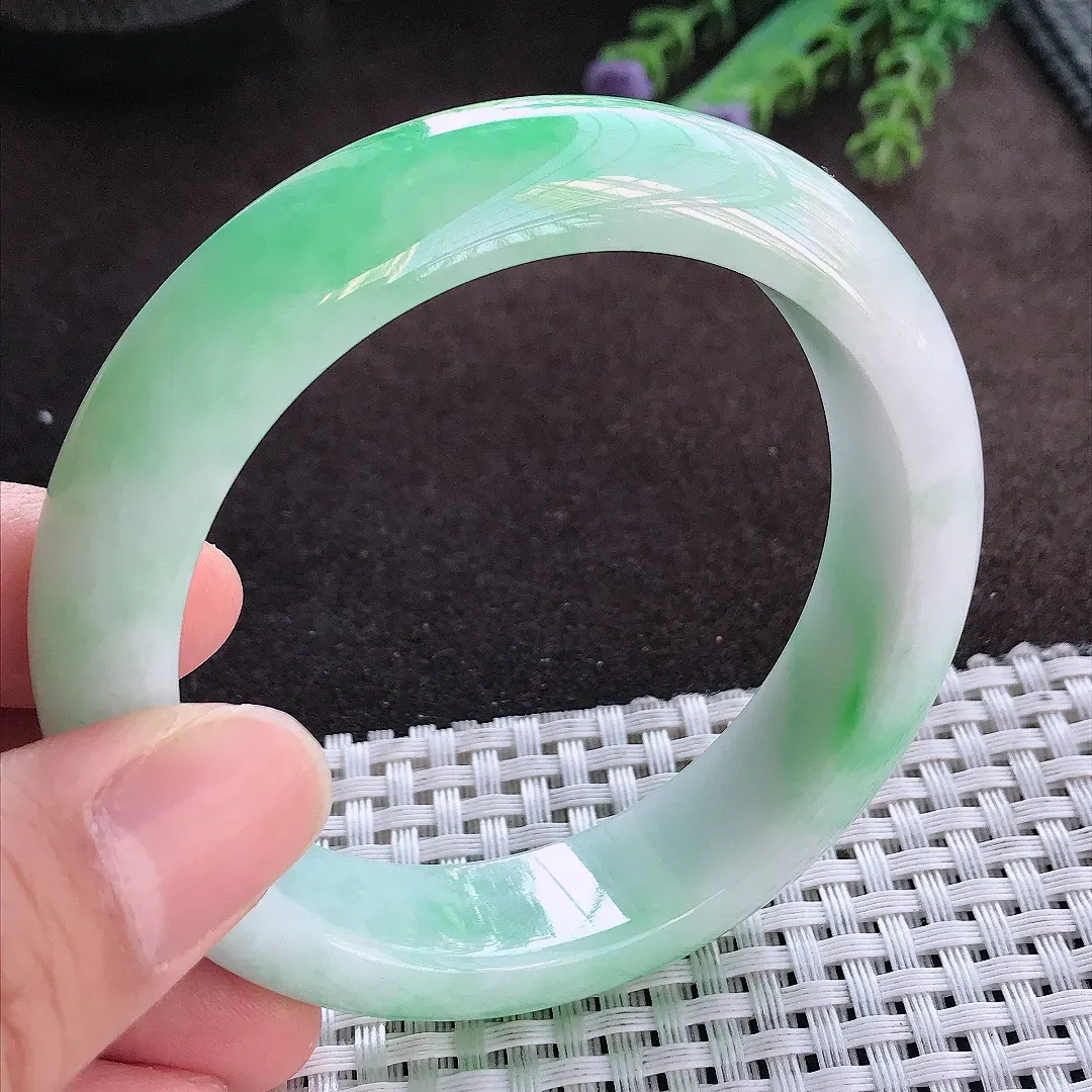 天然A货翡翠57.2/14.9/9老坑精美飘阳绿手镯宽边玉手镯