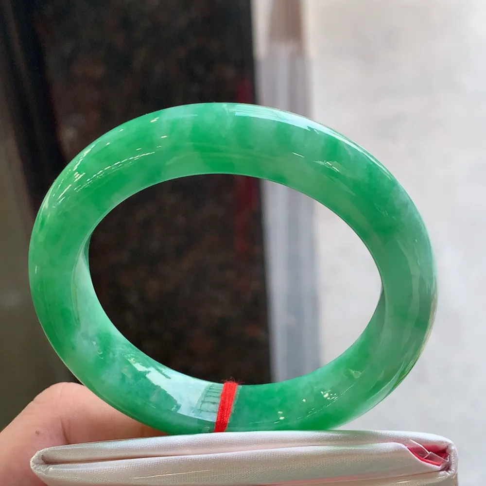 正圈满绿 无瑕 尺寸:54.6/12.2/9.9 满色