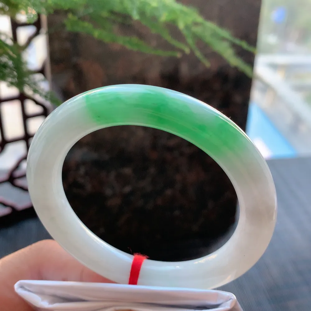 圆条冰糯阳绿 无瑕 尺寸:54.2/9.5/10.1 色好🥰🥰