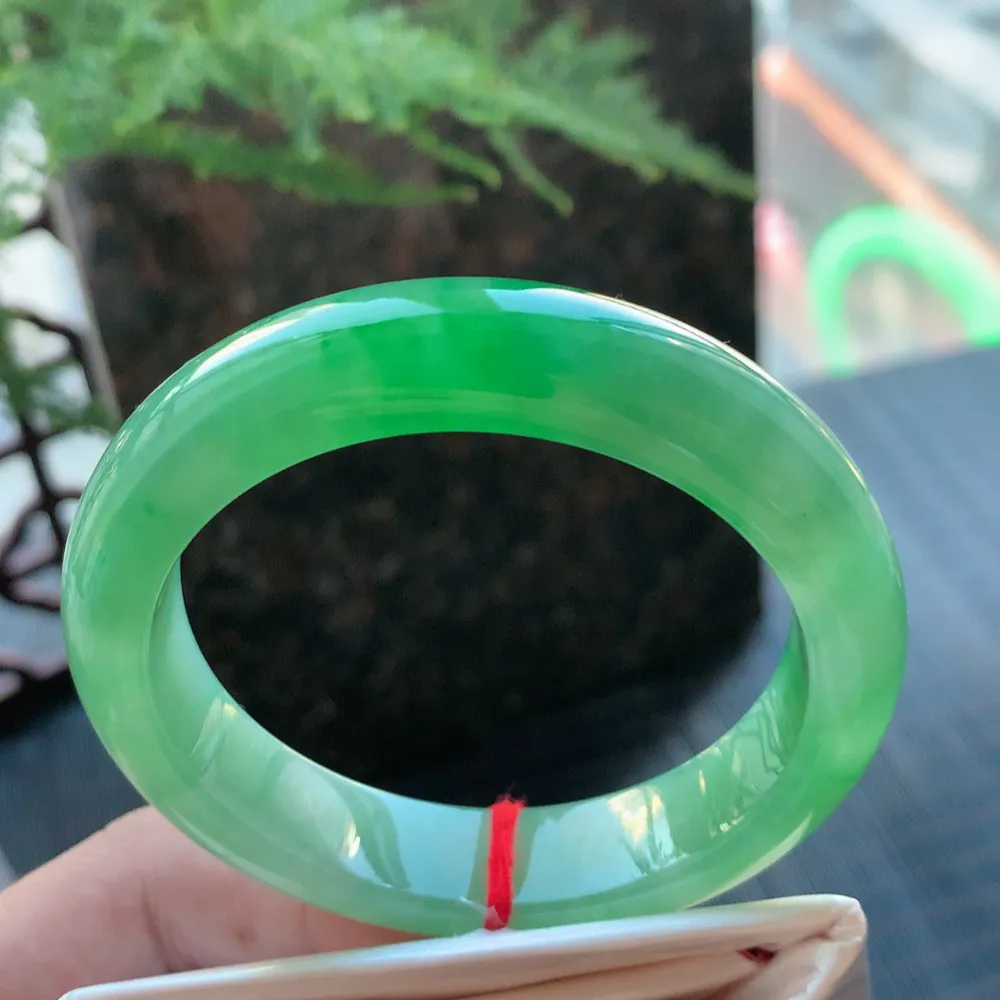 正圈冰翠绿 无瑕 尺寸:55.1/13.1/8.7 种色兼备