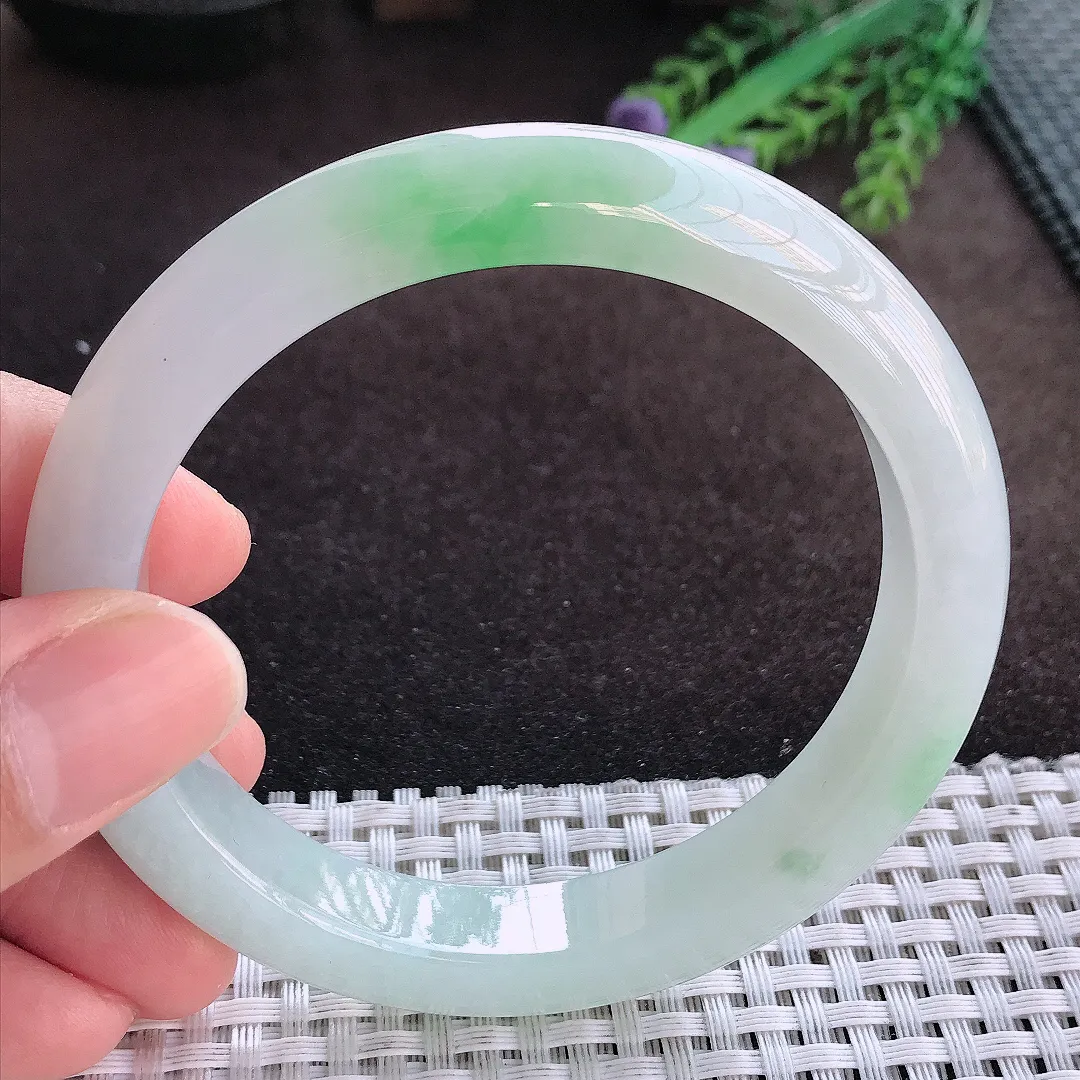 天然A货翡翠60/11/9老坑冰胶果冻飘阳绿手镯宽边玉手镯