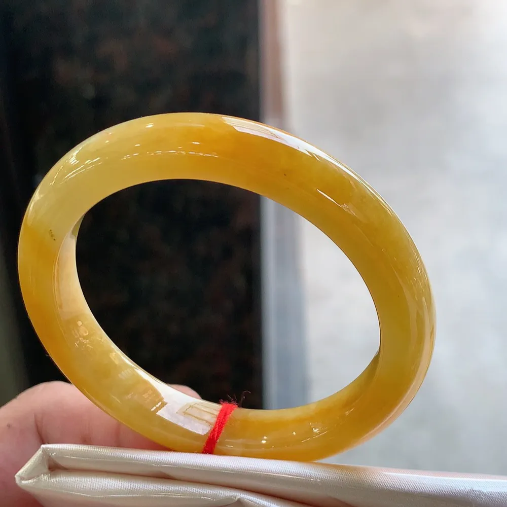 正圈满色黄翡 无瑕 尺寸:51.1/9.7/8.1 超值