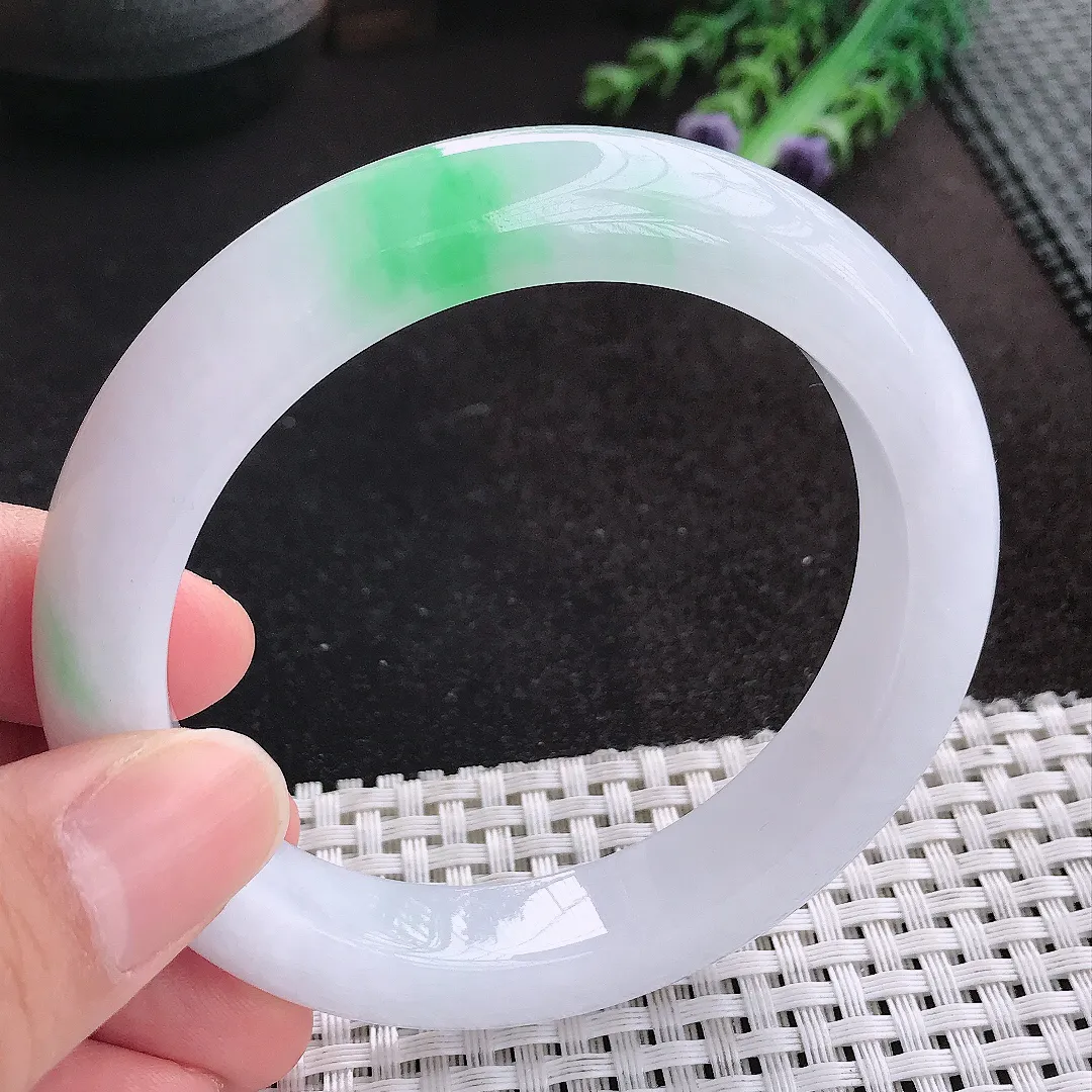 天然A货翡翠59/11.9/9.5老坑秀气冰润白底青飘绿手镯宽边玉手镯