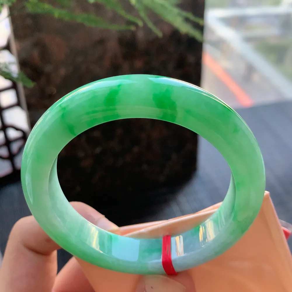 正圈冰糯阳绿 无瑕 尺寸:56.4/12.3/9.5 色好