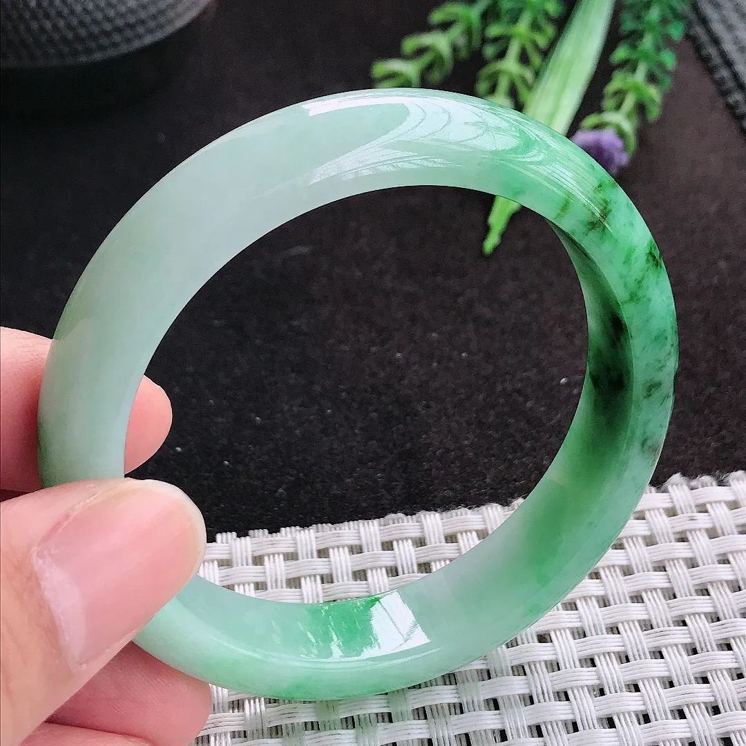 天然A货翡翠54.5/12.3/7.6老坑精美飘绿手镯宽边玉手镯