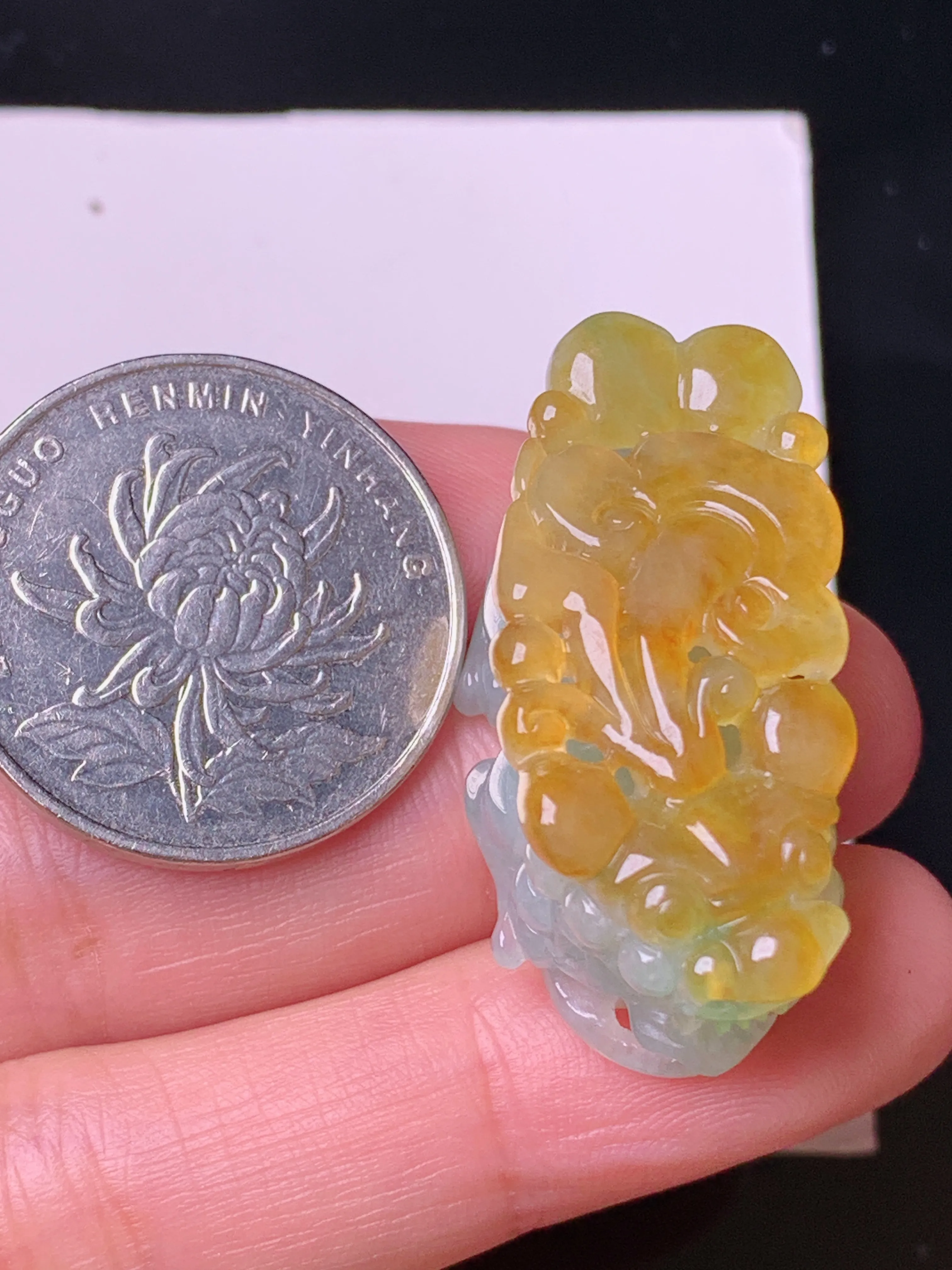 黄翡貔貅吊坠 玉质细腻 色泽艳丽 整体尺寸35.5*15.3*15