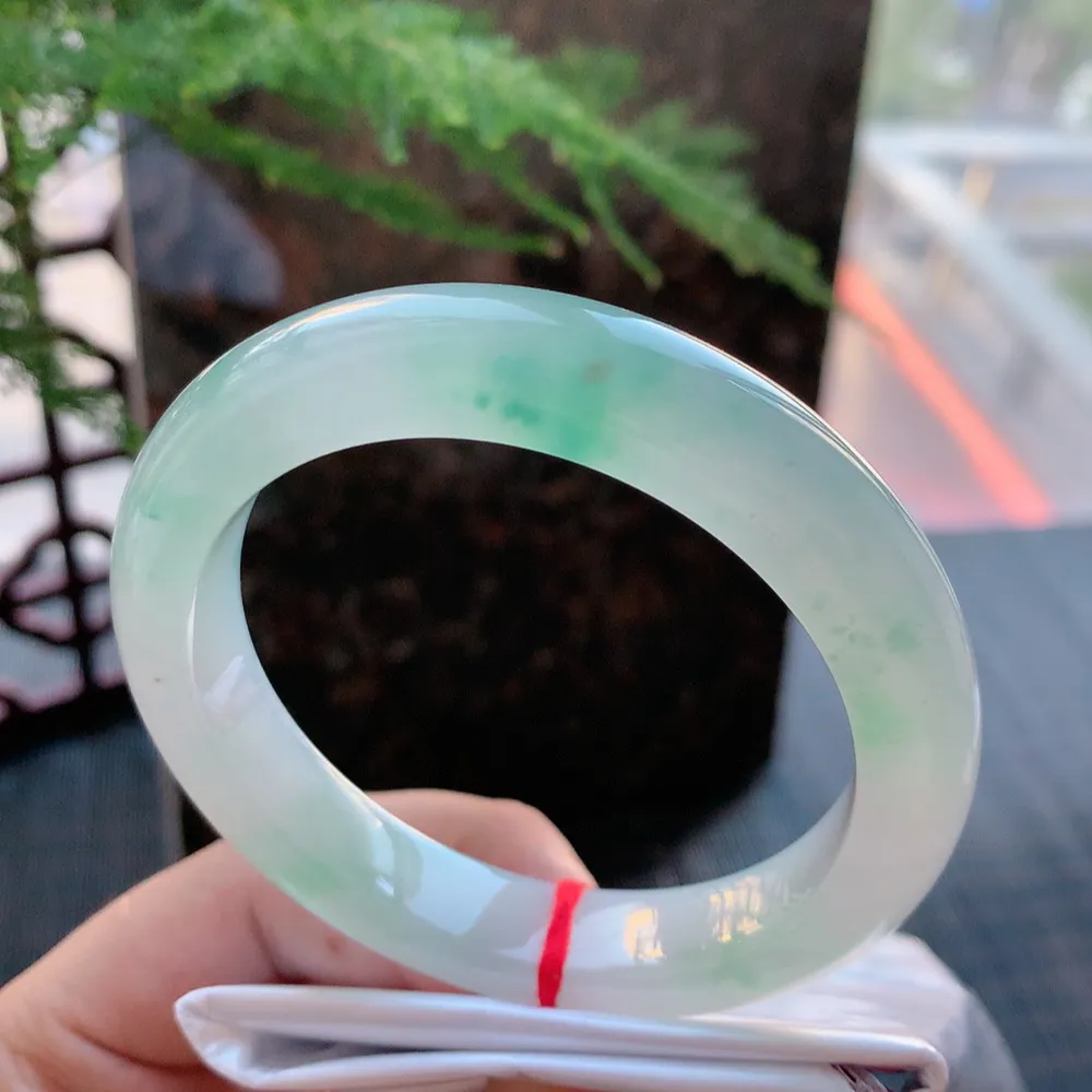 正圈高冰飘花 无瑕 尺寸:57.3/12.1/9.5 花美 种水好