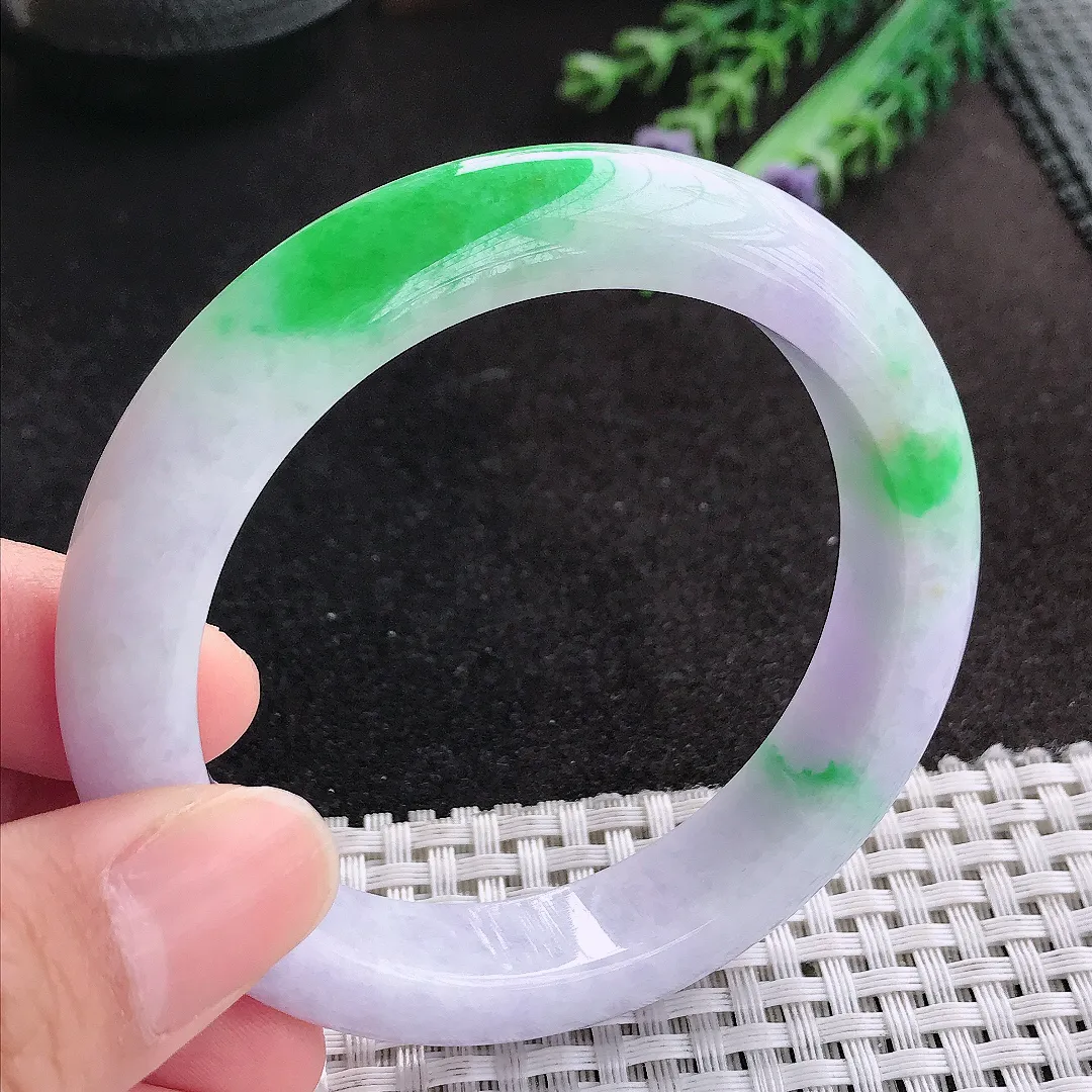 天然A货翡翠56.3/12.2/9.1老坑精美辣阳绿春带彩手镯宽边玉手镯