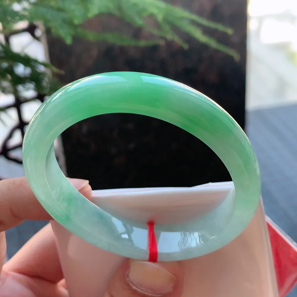 贵妃冰糯阳绿 无瑕 尺寸:55.4/12.1/7.2 色好