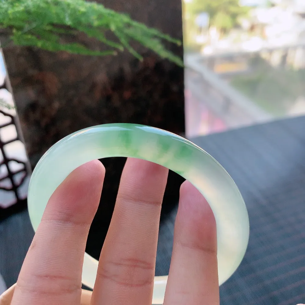 圆条冰玻绿花 微棉根 尺寸:55.7/9.1/9.9 种色俱佳 荧光闪闪