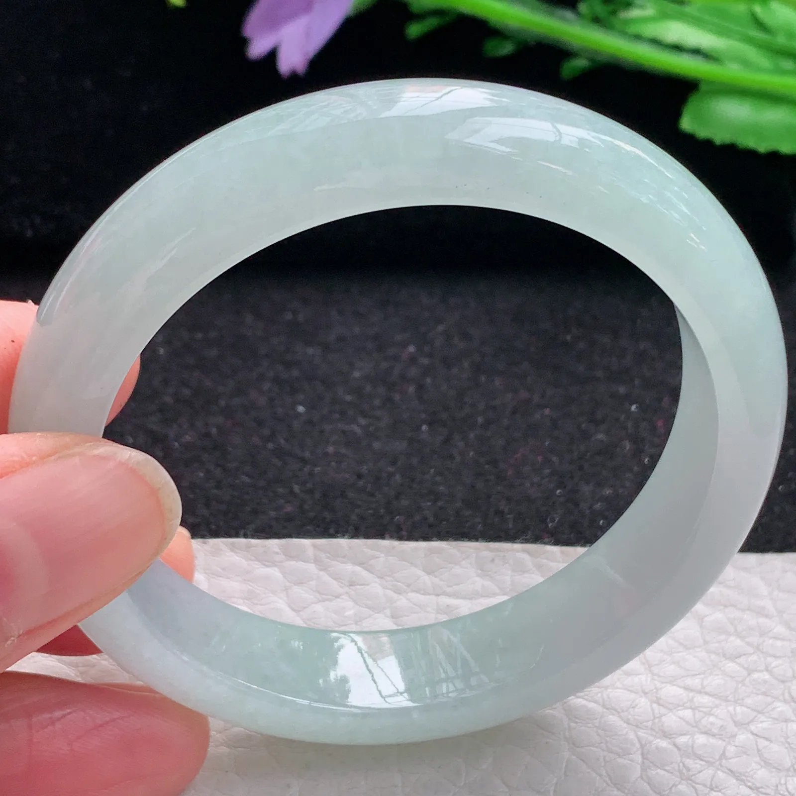 r自然光53*12.5*8平安镯 缅甸翡翠a货玉手镯冰胶浅绿宽边玉手环