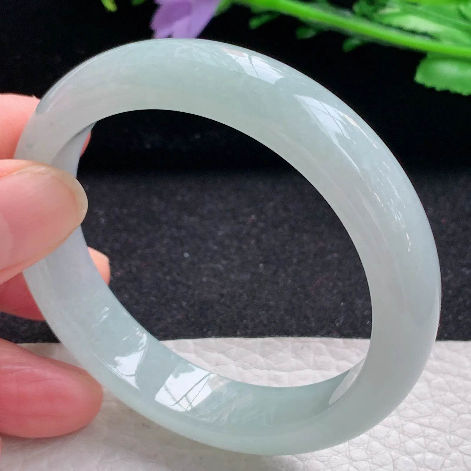 r自然光53*12.5*8平安镯 缅甸翡翠a货玉手镯冰胶浅绿宽边玉手环
