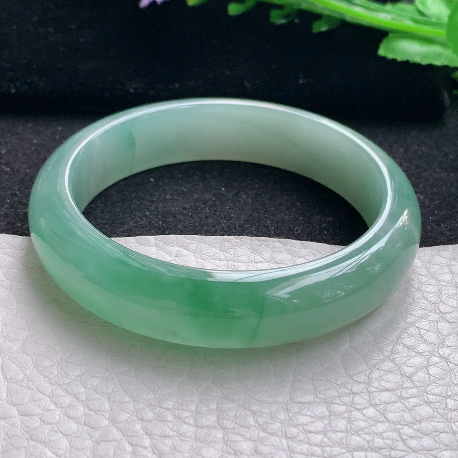 r自然光54*13*7.8平安镯 缅甸翡翠a货玉手镯冰绿宽边玉手环