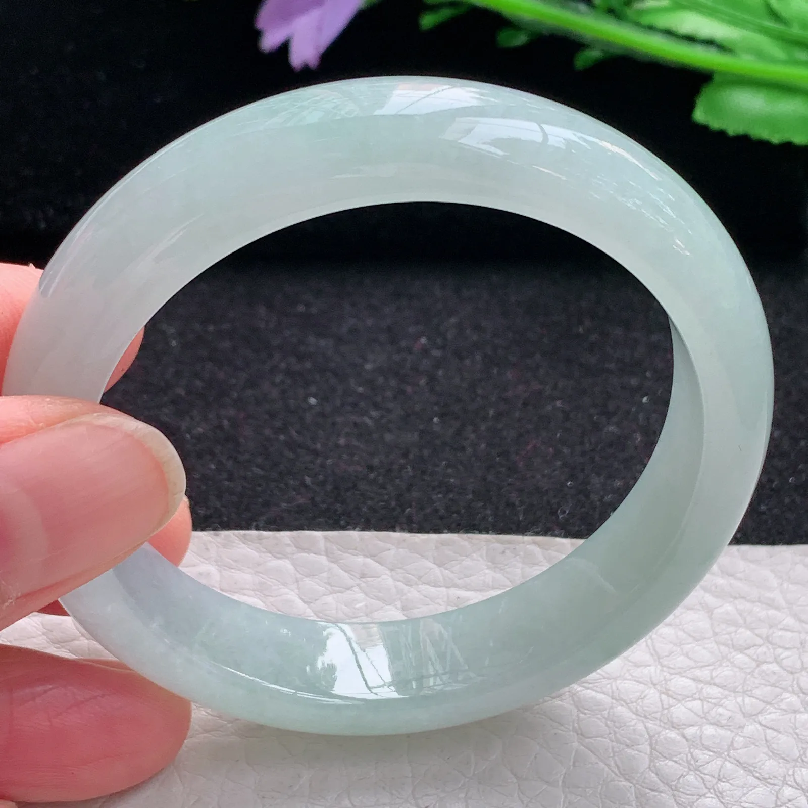 r自然光53*12.5*8平安镯 缅甸翡翠a货玉手镯冰胶浅绿宽边玉手环